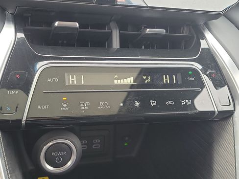 Used 2023 Toyota Venza Limited image 29