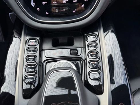 Used 2021 Aston Martin DBX image 31