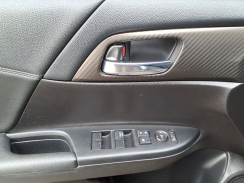 Used 2017 Honda Accord Sport image 11