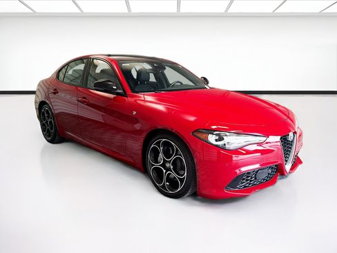 Used 2024 Alfa Romeo Giulia Ti RWD image 3