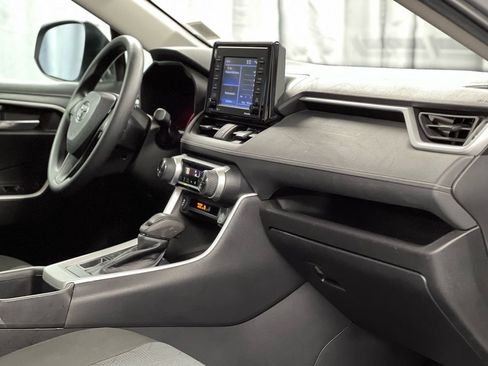 Used 2022 Toyota RAV4 XLE image 20
