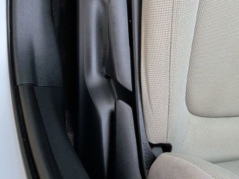 Used 2023 Toyota Corolla Cross L image 12