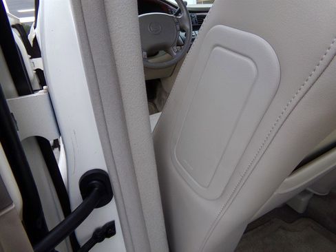 Used 2003 Cadillac De Ville Sedan w/ Comfort & Convenience Package image 72