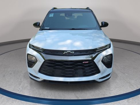 Used 2023 Chevrolet TrailBlazer RS w/ Sun and Liftgate Package FWD image 2