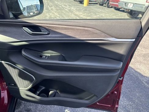 Used 2024 Jeep Grand Cherokee L Limited w/ Black Appearance Package image 18