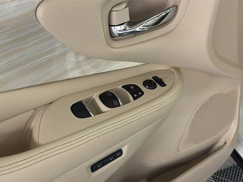 Used 2015 Nissan Murano Platinum w/ Platinum Technology Package image 25
