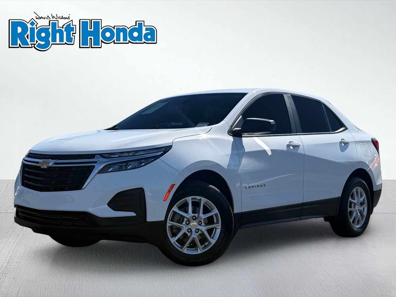 Used 2023 Chevrolet Equinox LS w/ LS Convenience Package AWD/4WD image 2