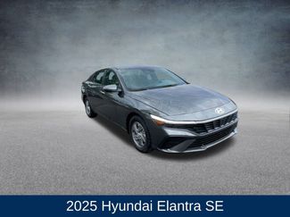 Used 2025 Hyundai Elantra SE video 3