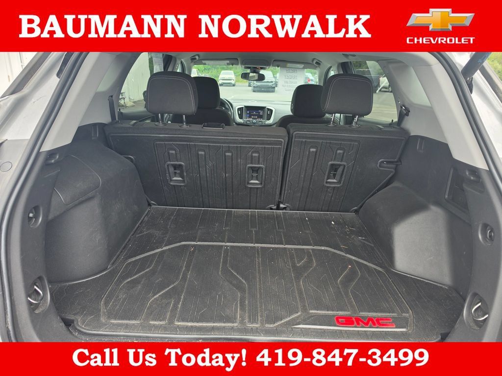 Used 2024 GMC Terrain SLE w/ Driver Convenience Package FWD image 25