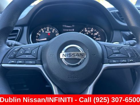 Used 2017 Nissan Rogue Sport SV AWD/4WD image 34