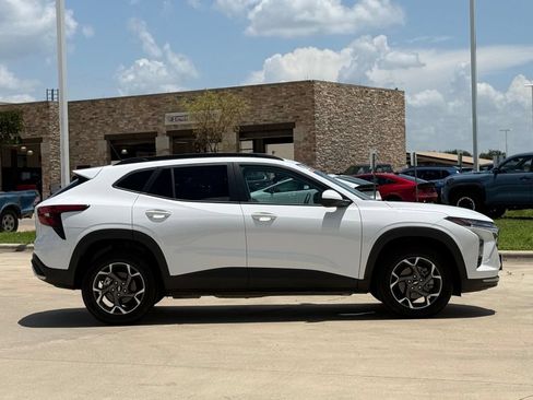 Used 2026 Chevrolet Trax LT FWD image 7