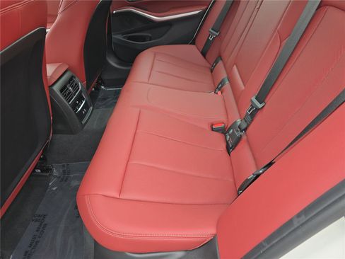 Used 2025 BMW 330i Sedan image 11