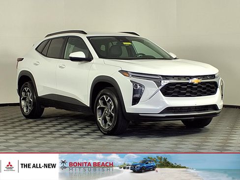 Used 2025 Chevrolet Trax LT w/ LT Convenience Package FWD image 1