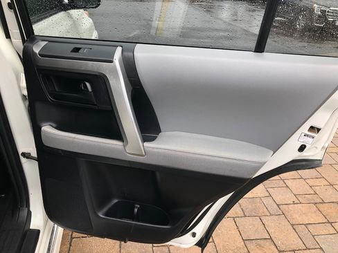 Used 2012 Toyota 4Runner SR5 image 21