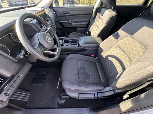 Certified 2024 Nissan Pathfinder S image 11