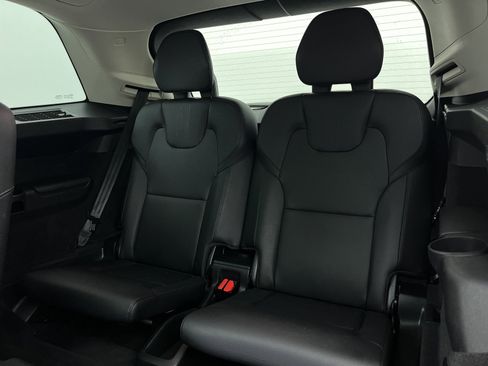Used 2016 Volvo XC90 T6 Momentum w/ Vision Package image 32