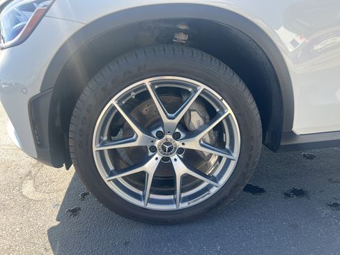 Used 2023 Mercedes-Benz GLC 300 4MATIC Coupe image 15