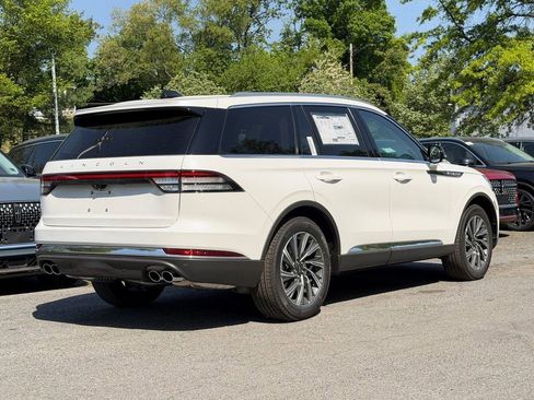 New 2026 Lincoln Aviator AWD image 3