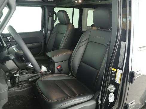 Used 2024 Jeep Wrangler Unlimited Sahara w/ Safety Group image 7