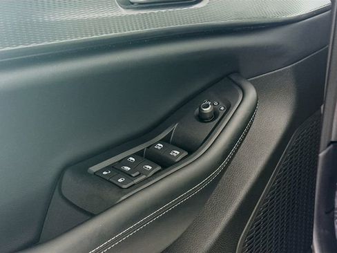 New 2025 Jeep Grand Cherokee Altitude image 17