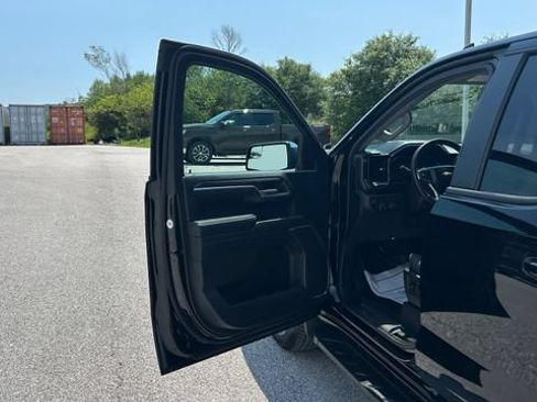 Used 2023 Chevrolet Silverado 1500 LT AWD/4WD image 12