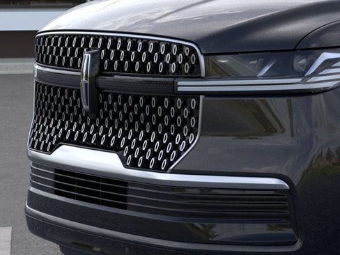 New 2026 Lincoln Navigator L Reserve AWD/4WD image 17
