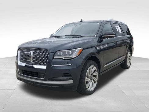 Used 2024 Lincoln Navigator Reserve AWD/4WD image 4