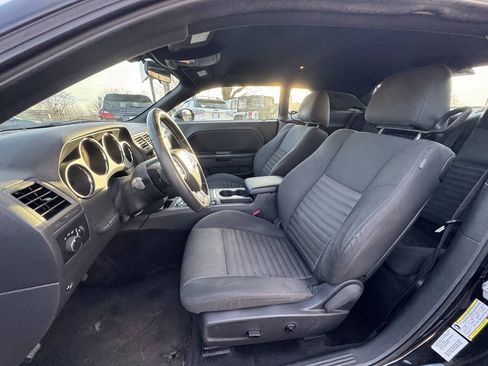 Used 2014 Dodge Challenger SXT RWD image 13