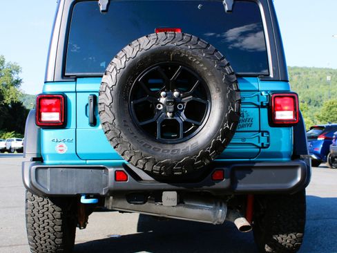 Used 2024 Jeep Wrangler Unlimited AWD/4WD image 17