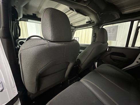 Used 2025 Jeep Wrangler Willys image 21