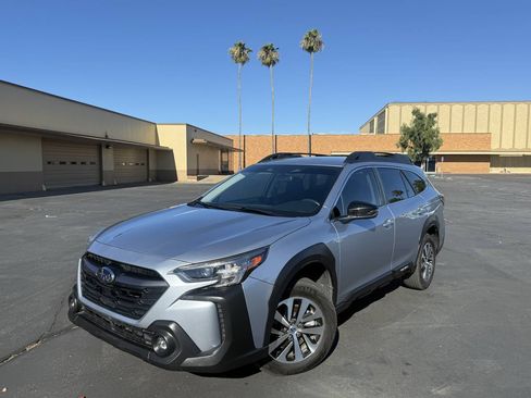 Used 2023 Subaru Outback Premium AWD/4WD image 3