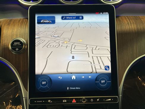 Used 2025 Mercedes-Benz GLC 300 4MATIC image 17