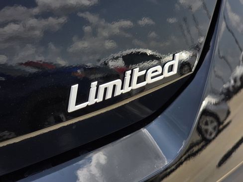 Used 2026 Hyundai Elantra Limited FWD image 17