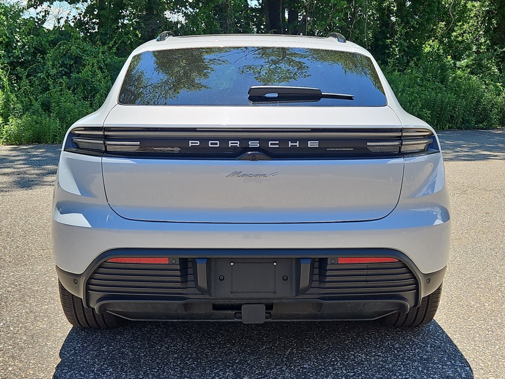 Certified 2025 Porsche Macan 4 Electric AWD/4WD image 6