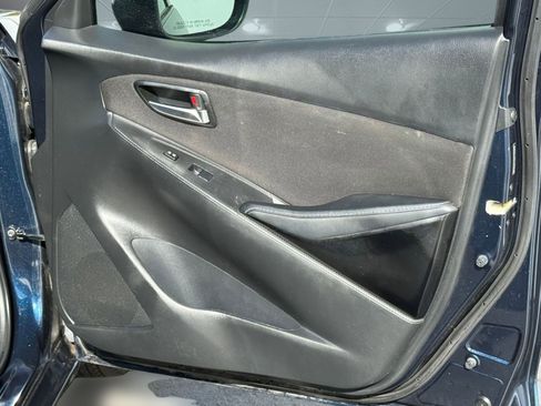 Used 2017 Toyota Yaris iA image 32