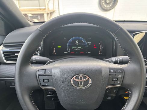 Used 2025 Toyota Camry SE image 32