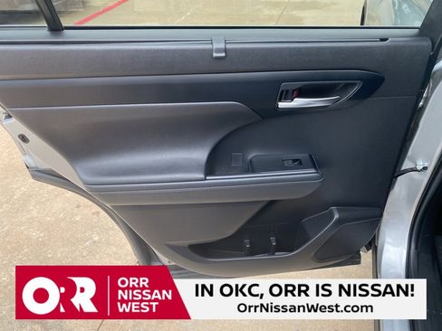 Used 2023 Toyota Highlander XLE image 15