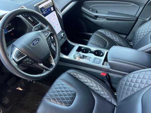 Used 2024 Ford Edge Titanium image 11
