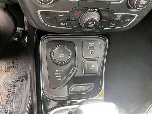 Used 2021 Jeep Compass Limited AWD/4WD image 12