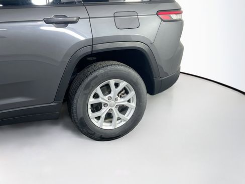 Used 2023 Jeep Grand Cherokee Limited AWD/4WD image 30