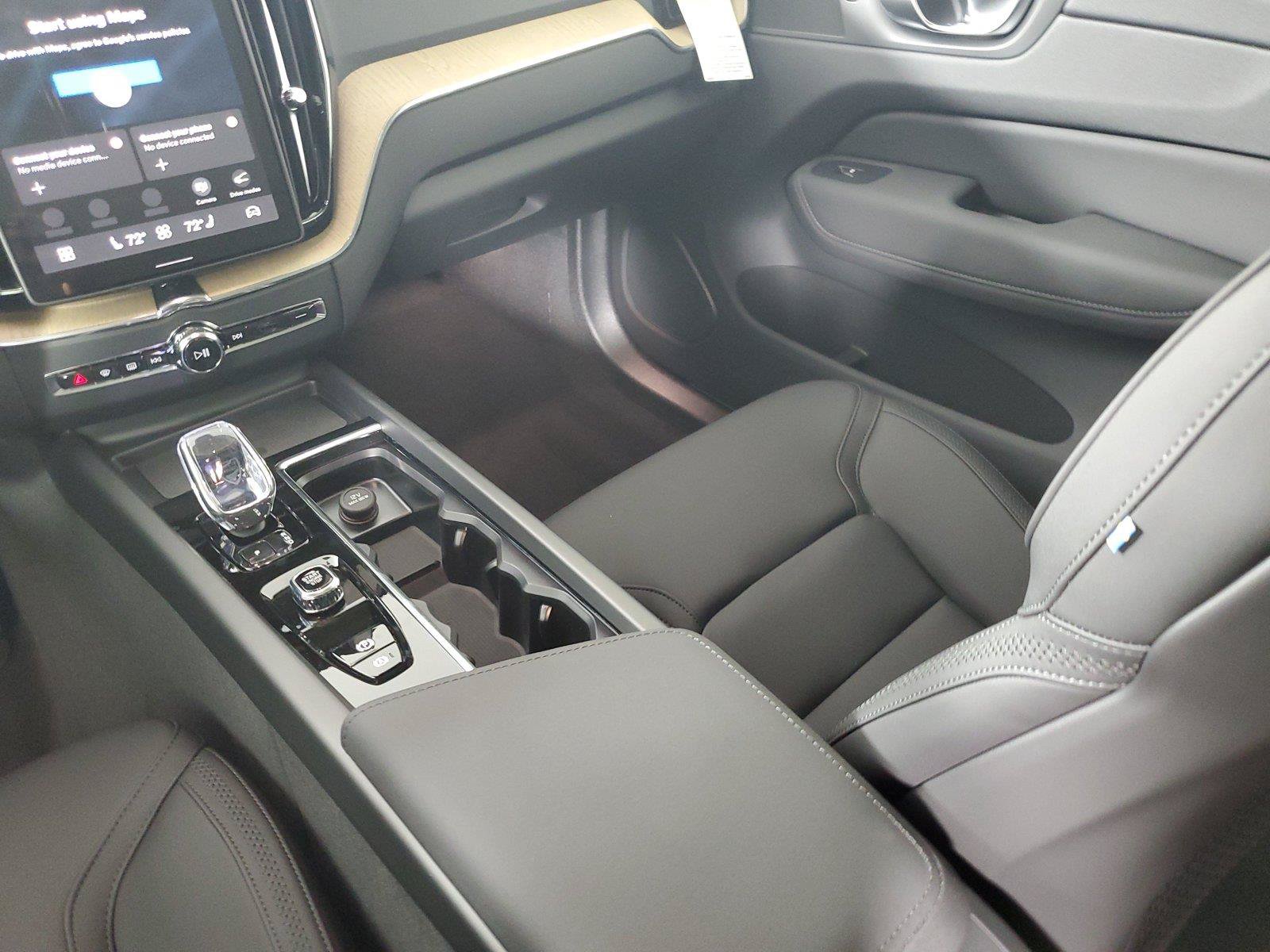 New 2027 Volvo XC60 B5 Core AWD/4WD image 17