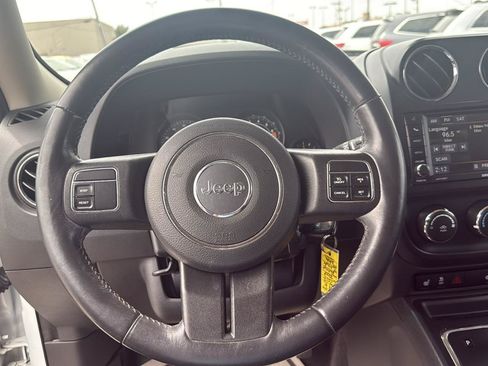 Used 2017 Jeep Patriot High Altitude FWD image 15