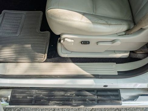 Used 2014 Chevrolet Silverado 2500 LT w/ Interior Plus Package AWD/4WD image 18