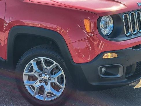 Certified 2018 Jeep Renegade Latitude w/ Safety & Security Group image 4