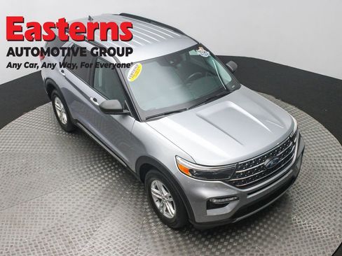 Used 2023 Ford Explorer XLT w/ Equipment Group 202A image 3