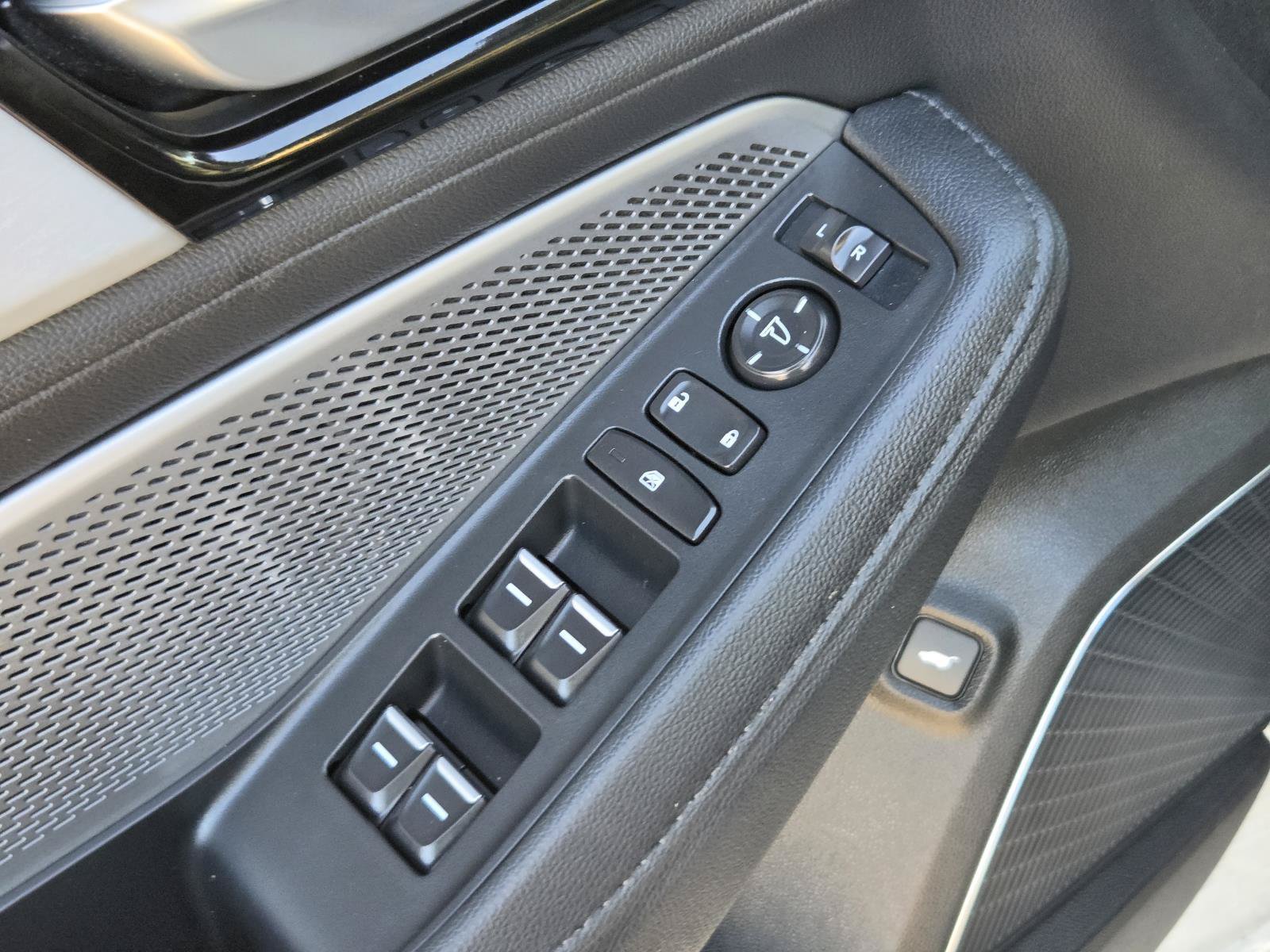Used 2026 Acura MDX SH-AWD image 17