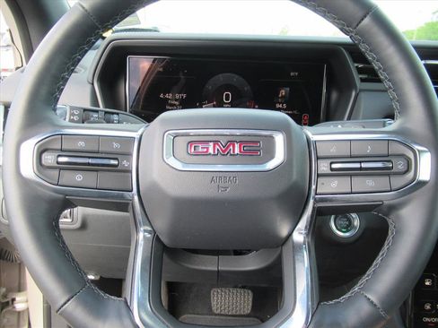 Used 2025 GMC Terrain Elevation w/ Elevation Premium Package image 23