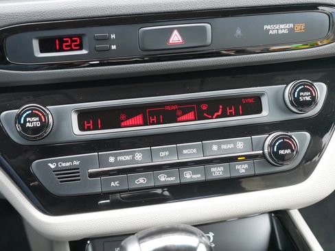 Used 2016 Kia Sedona EX image 23