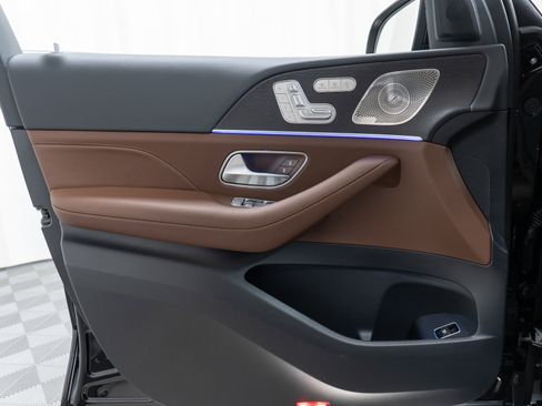 New 2026 Mercedes-Benz GLS 580 4MATIC image 11