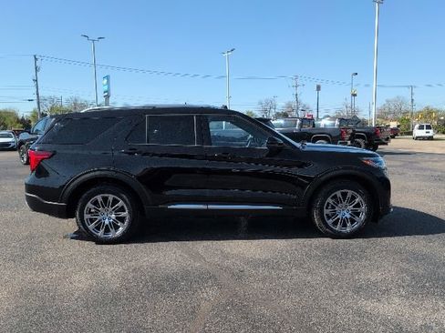 Used 2025 Ford Explorer Platinum AWD/4WD image 9